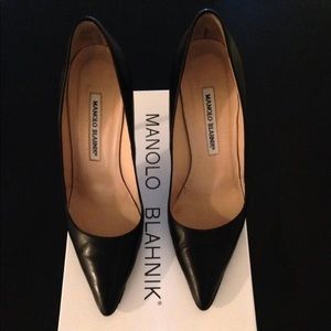 Manolo black 100mm pumps. Size 7.